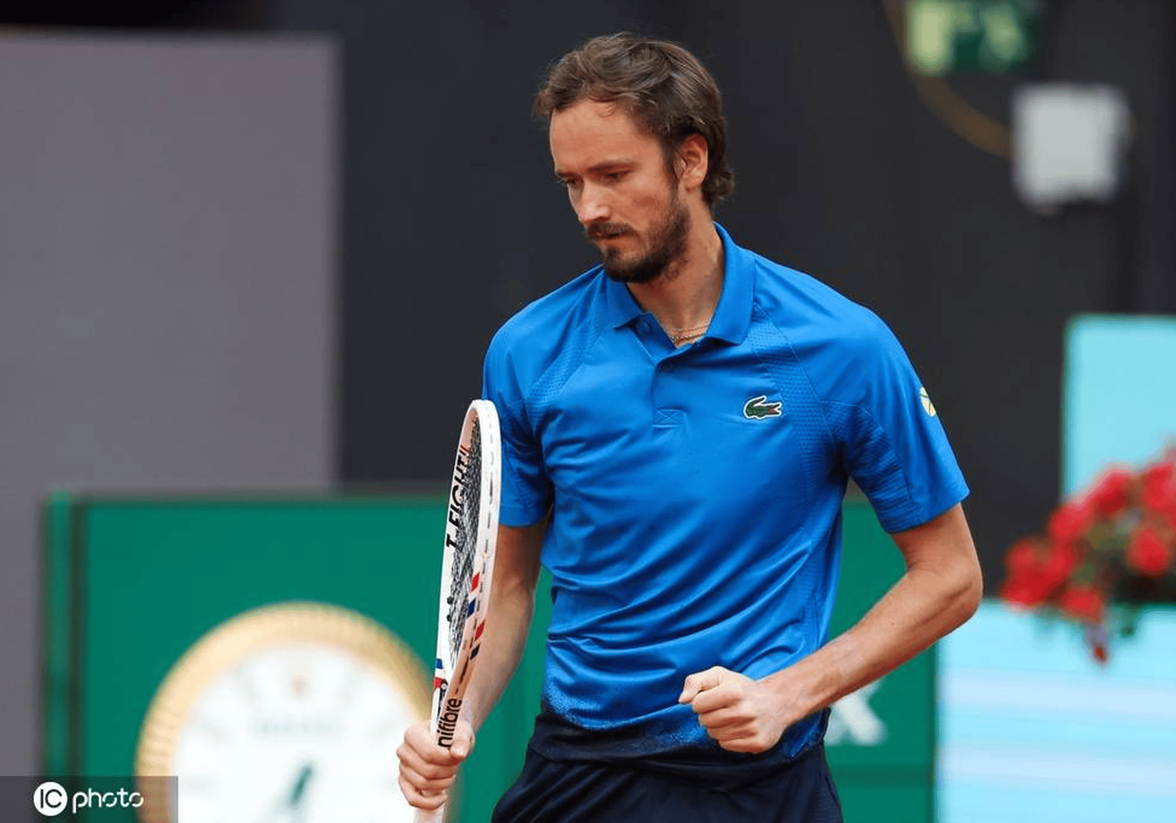 意大利网球队横扫英国网球队，梅德韦杰夫送出助攻