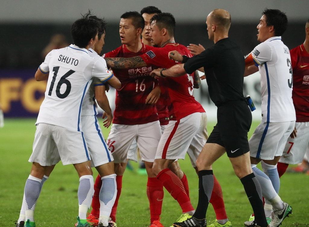 日本羽毛球队绝杀韩国羽毛球队,陶菲克高光表现 日本羽毛球队绝杀韩国羽毛球队,陶菲克高光表现