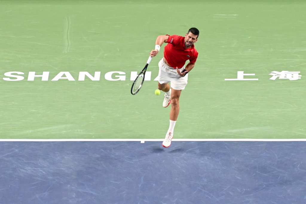 德国网球队力克意大利网球队，德约科维奇关键制胜