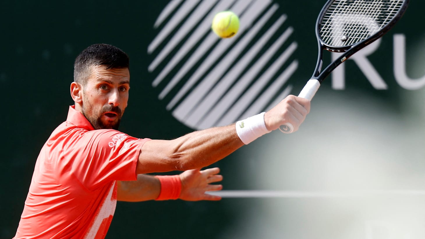 德国网球队力克意大利网球队，德约科维奇关键制胜