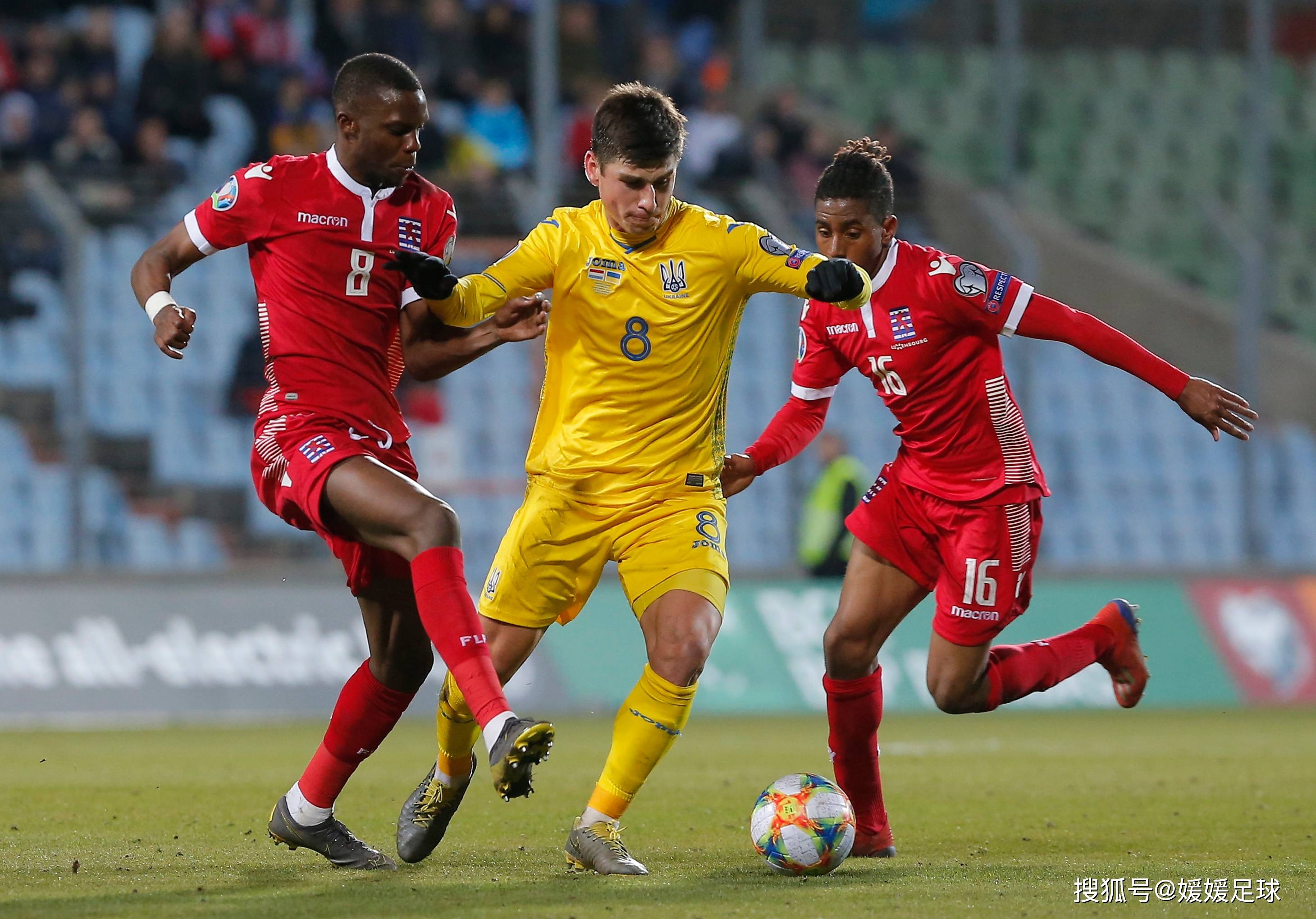 开云体育-包含足球赛事精彩瞬间盘点，年度回顾震撼登场的词条