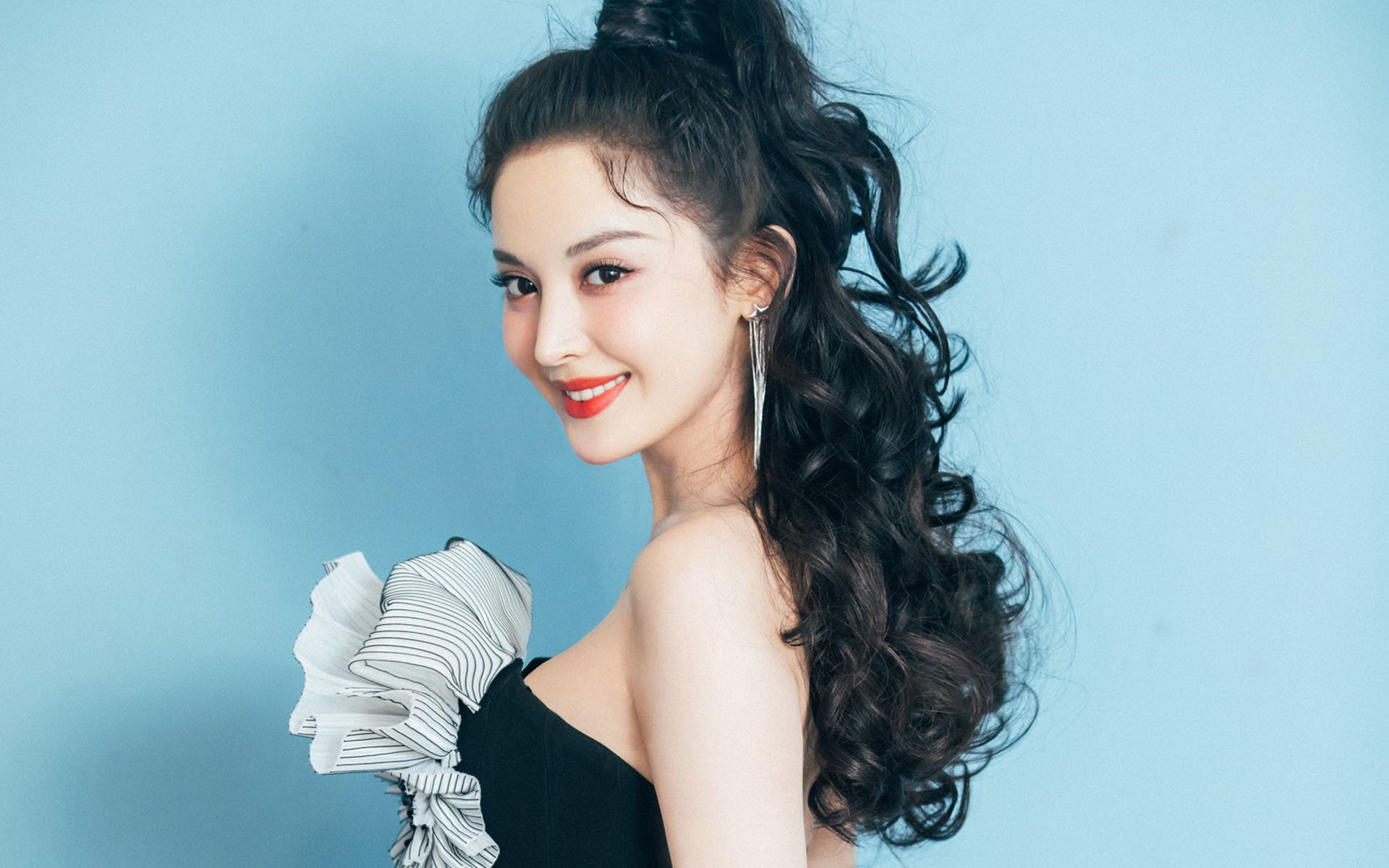 开云体育入口-西域铁骑卷起多伦多沙暴，当天山节奏强行绞杀北美猛龙